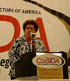 Shelly Poe 2012 Convention podium photo